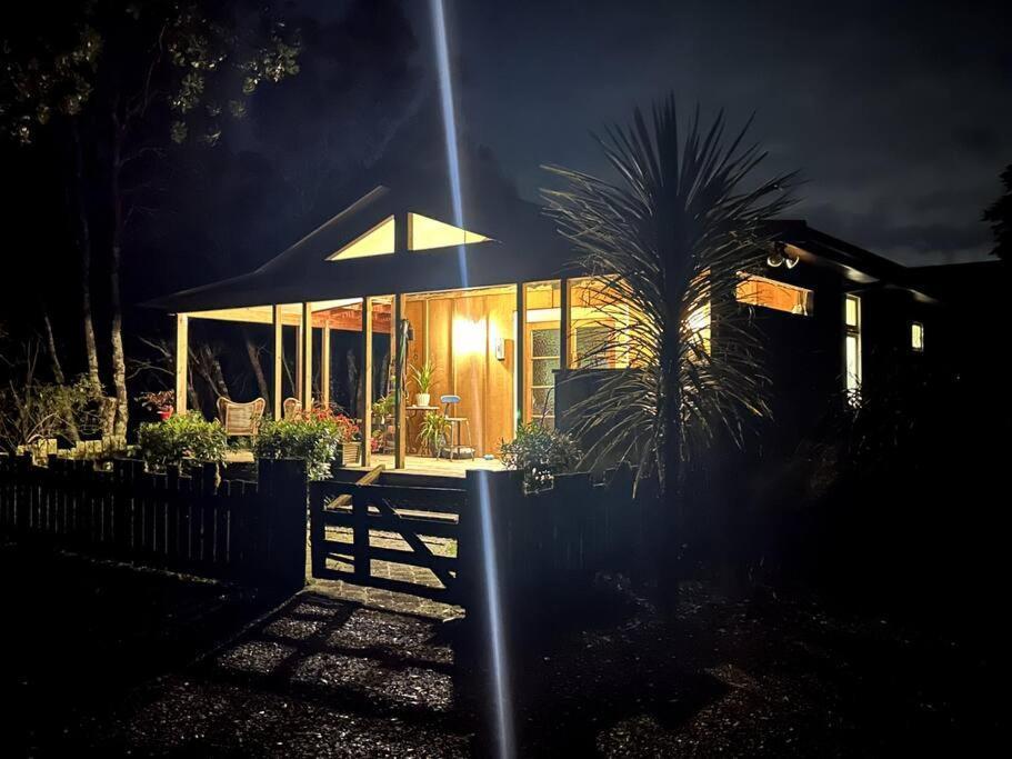 Oakura Pond Cottage - A Unique Kiwi Holiday Bach Luaran gambar