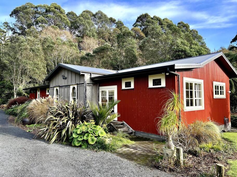 Oakura Pond Cottage - A Unique Kiwi Holiday Bach Luaran gambar